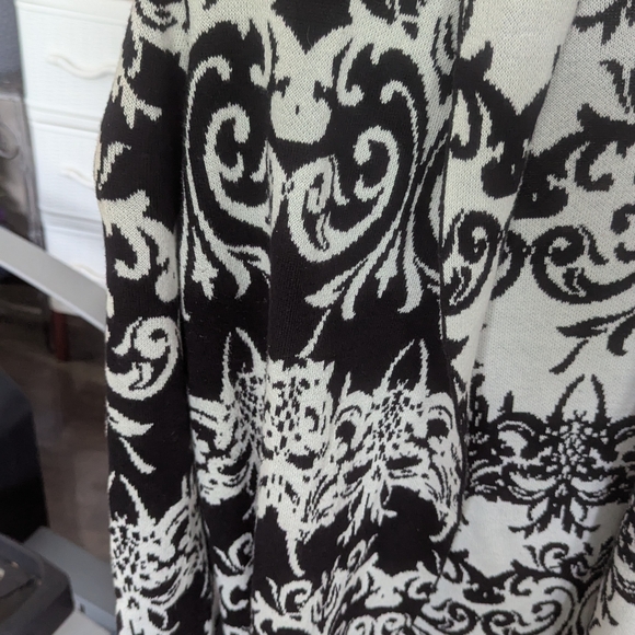 Elegant Vintage Alfani Geometric design Black & White Reversable Sweater/Jacket - Picture 4 of 16